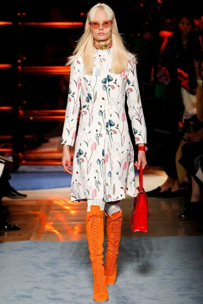 Look 9